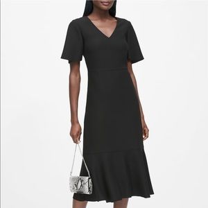 Flutter sleeve midi dress